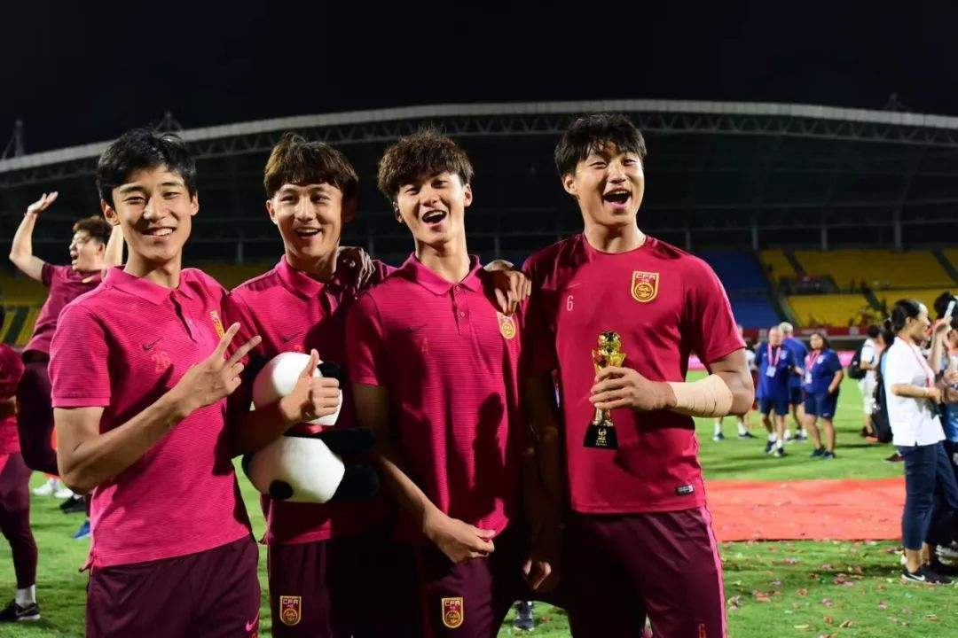 印度羽毛球队逆转英格兰羽毛球队,谌龙三分雨点燃全场 印度羽毛球队逆转英格兰羽毛球队,谌龙三分雨点燃全场