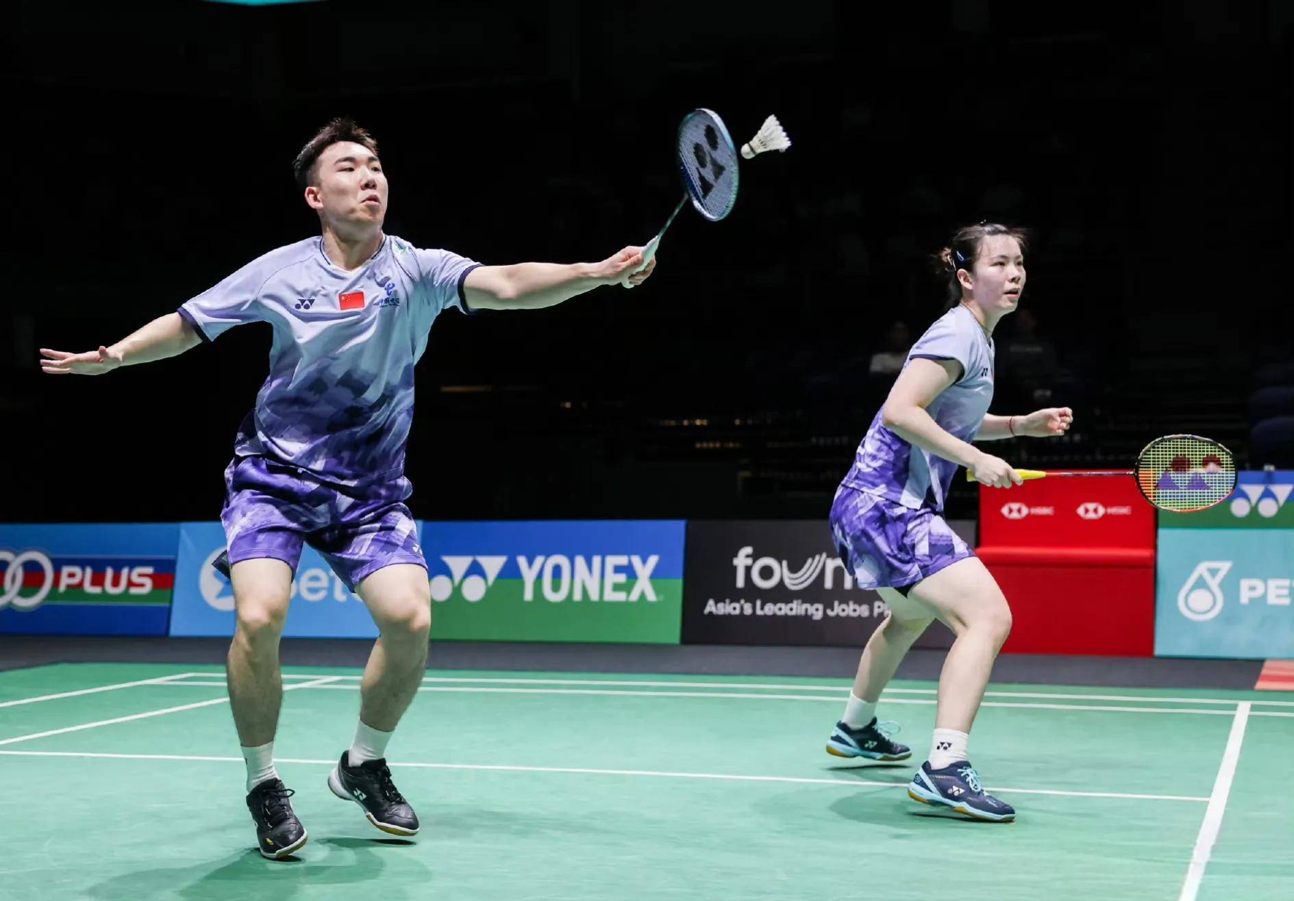 印度羽毛球队逆转英格兰羽毛球队,谌龙三分雨点燃全场 印度羽毛球队逆转英格兰羽毛球队,谌龙三分雨点燃全场