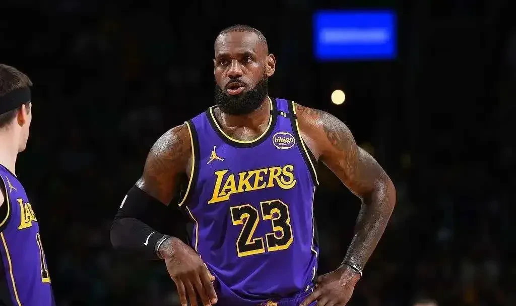 篮网B队爆冷湖人,詹姆斯统治全场 篮网B队爆冷湖人,詹姆斯统治全场