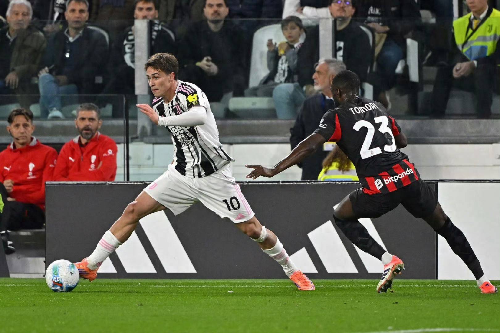 罗马横扫尤文,阿尔瓦雷斯打破历史纪录 罗马横扫尤文,阿尔瓦雷斯打破历史纪录