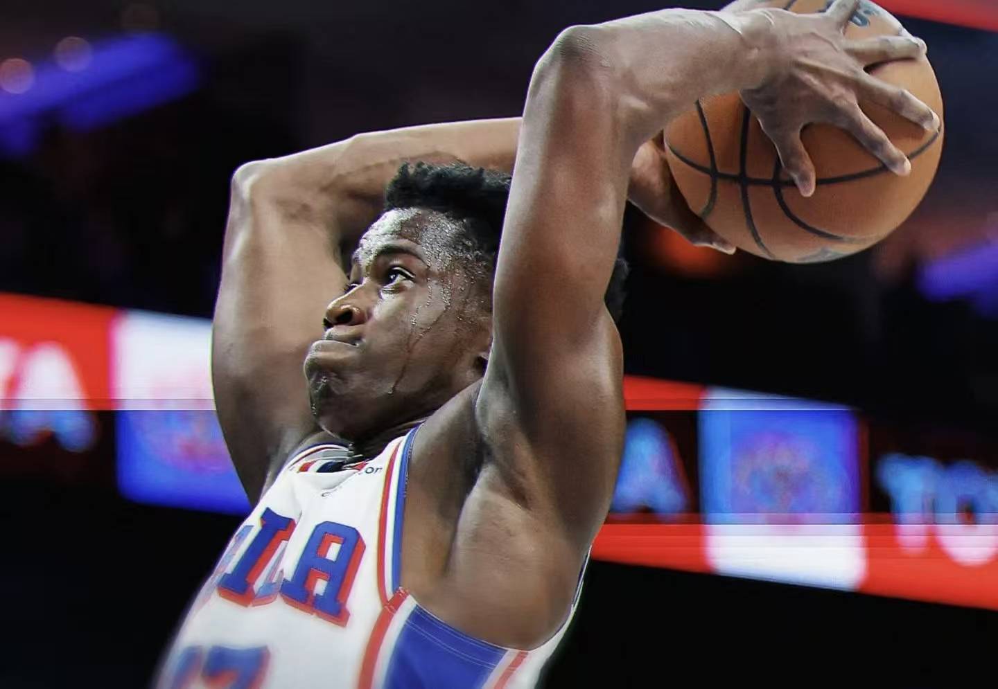 篮球选手爆冷获胜,专家预测失准 篮球选手爆冷获胜,专家预测失准