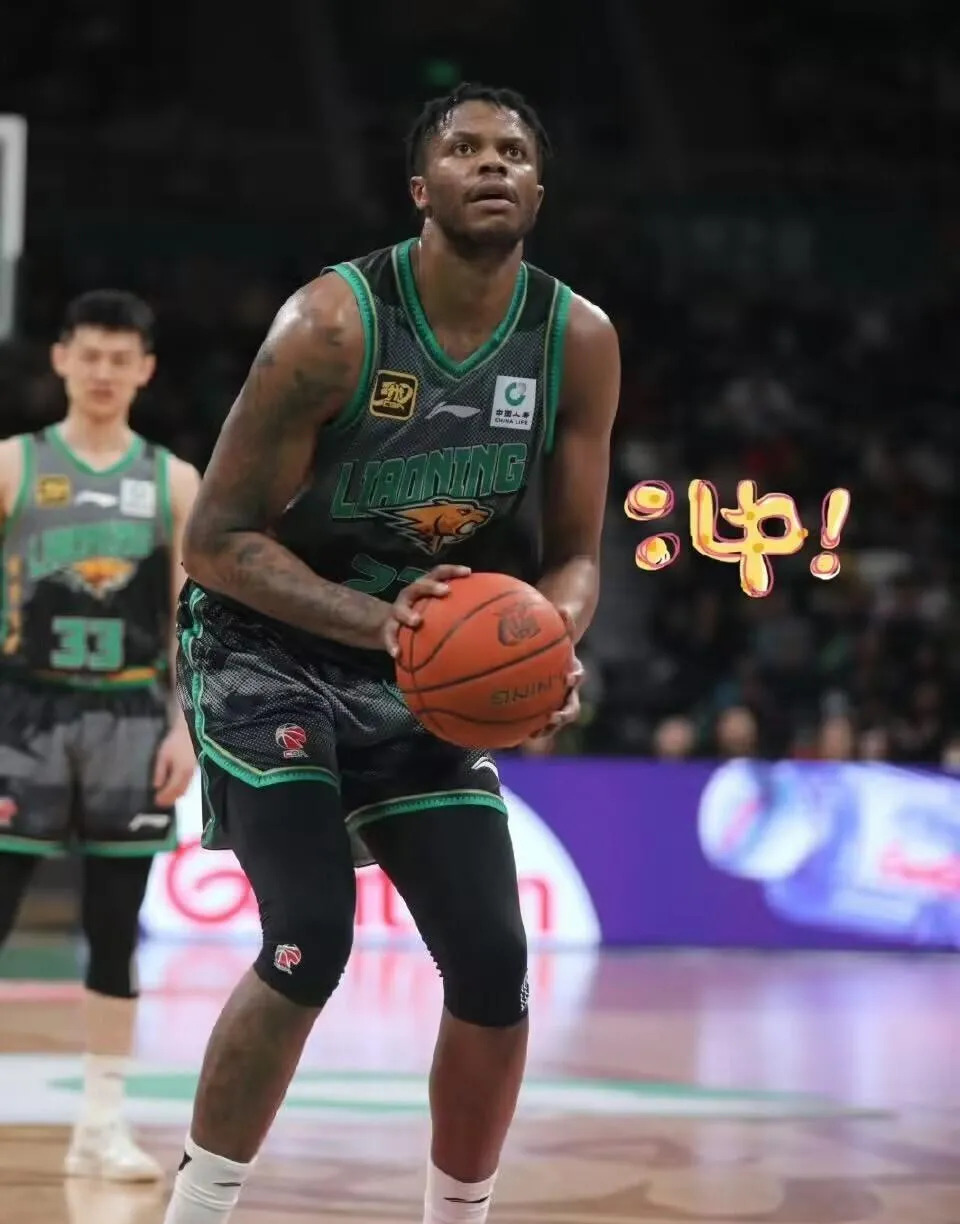 篮球选手爆冷获胜,专家预测失准 篮球选手爆冷获胜,专家预测失准