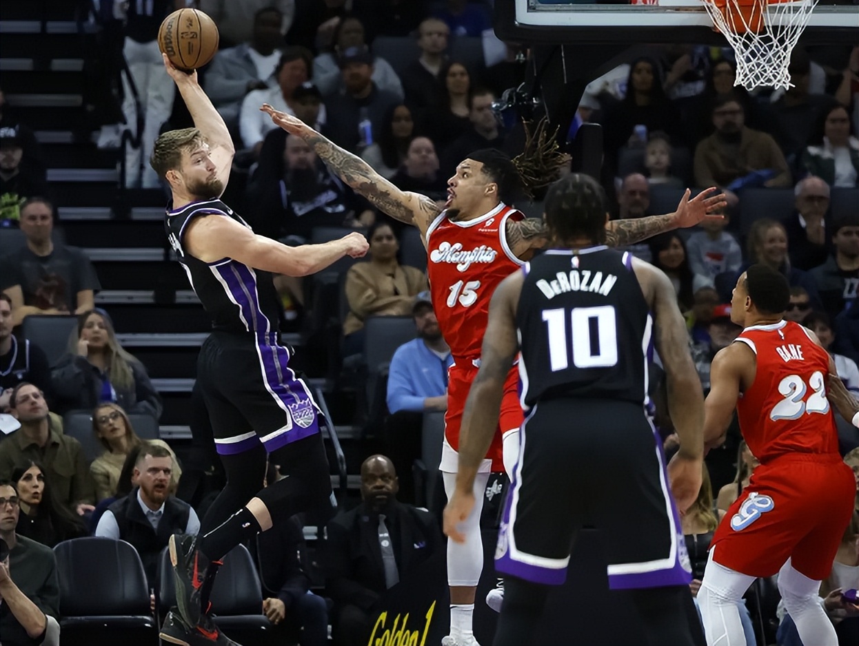 灰熊完胜浙江队，麦科勒姆高光表现