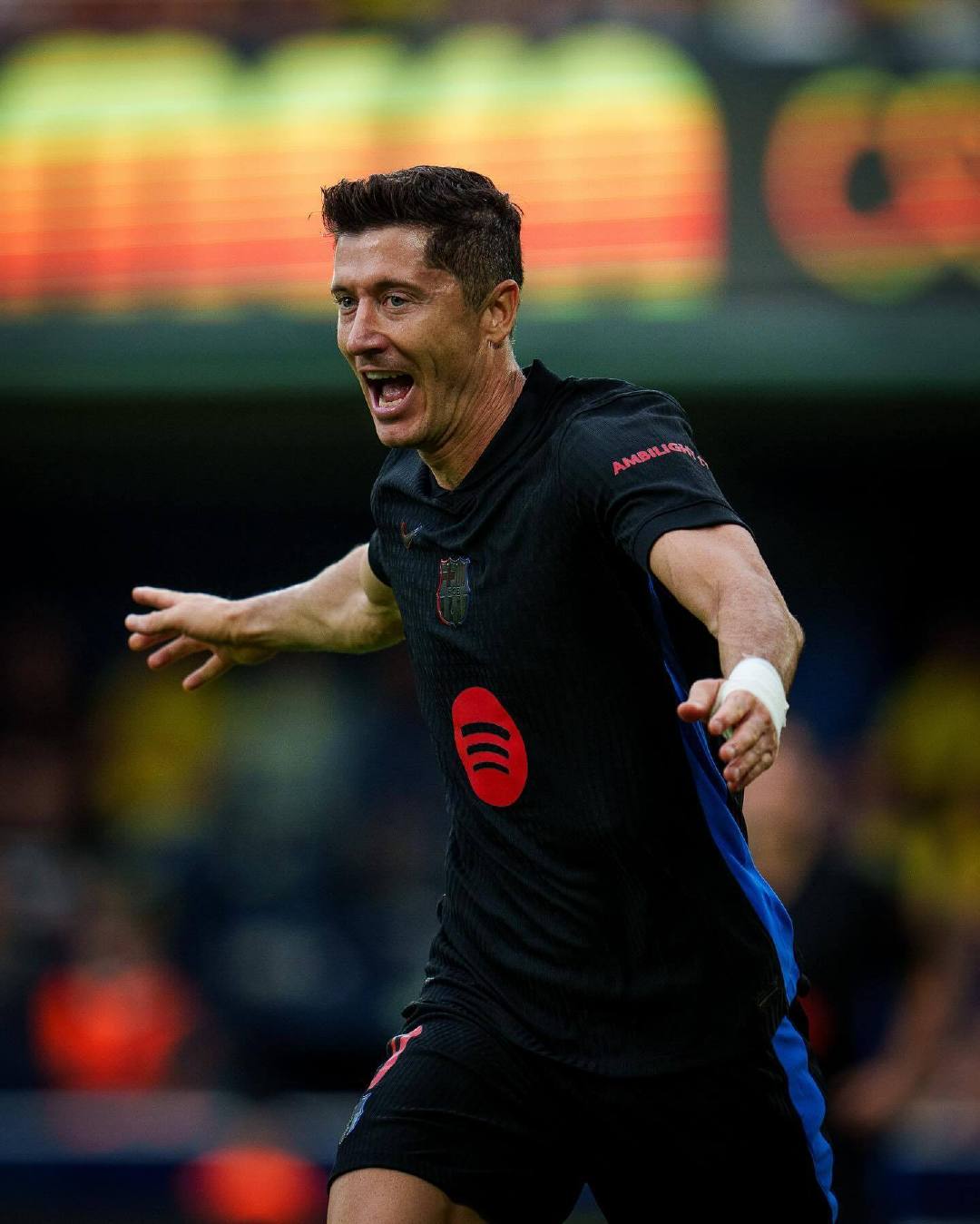 德国险胜切尔西,莱万高光表现 德国险胜切尔西,莱万高光表现