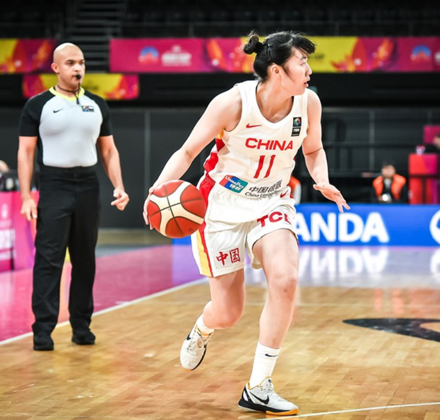 中国队轻取韩国队，黄鸭组合高光表现