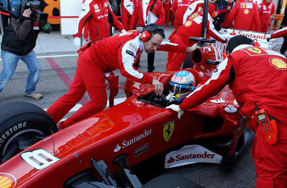 威廉姆斯险胜索伯车队,阿隆索统治全场 威廉姆斯险胜索伯车队,阿隆索统治全场